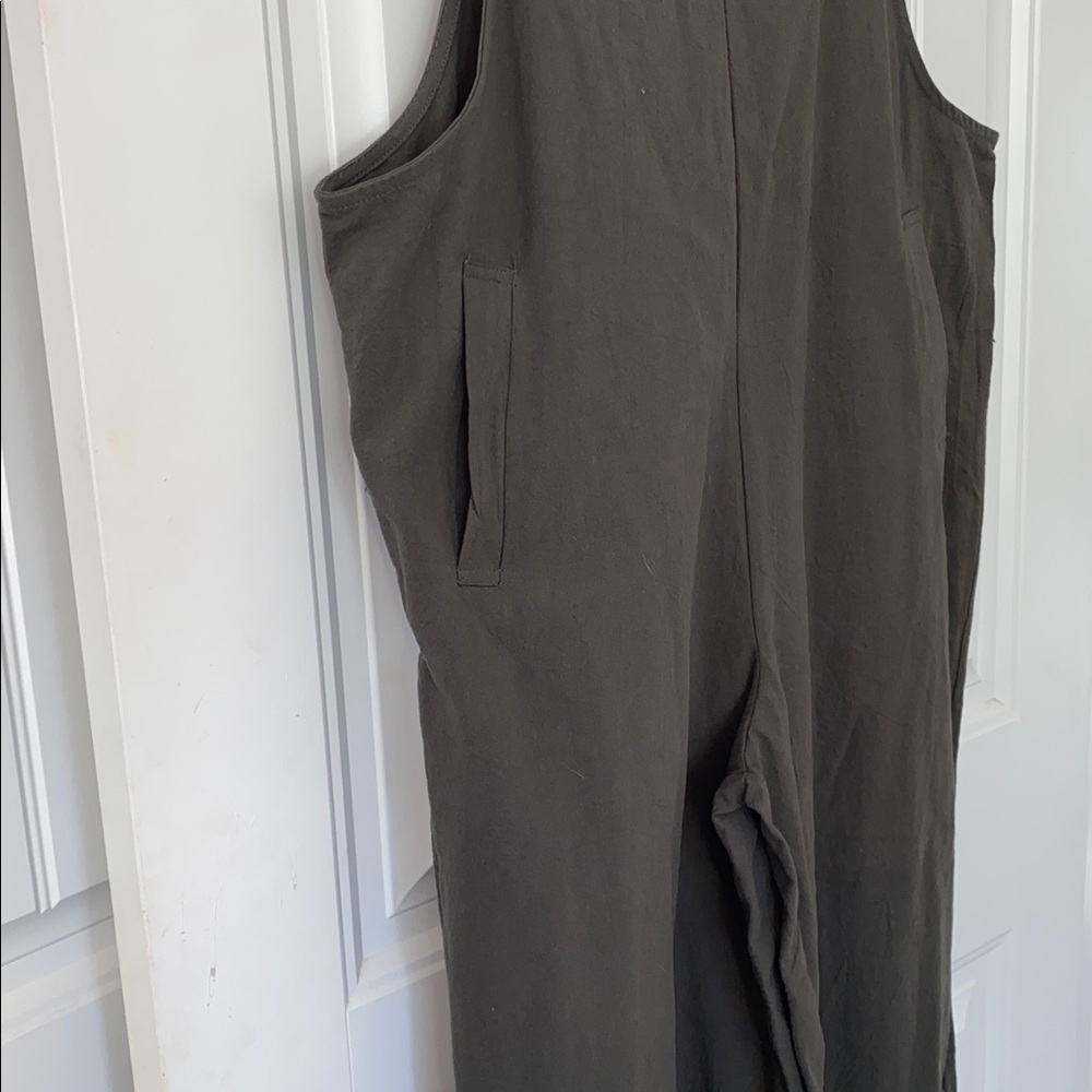 Olive Women's Cropped Wide Leg Jumpsuit size Medium - Picture 3 of 7